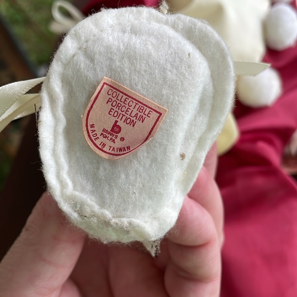 Doll with porcelain head, feet, and hands - Picture 5 of 6